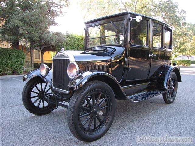 1926-ford-model-t-sedan-004.jpg