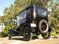 1926-ford-model-t-sedan-012