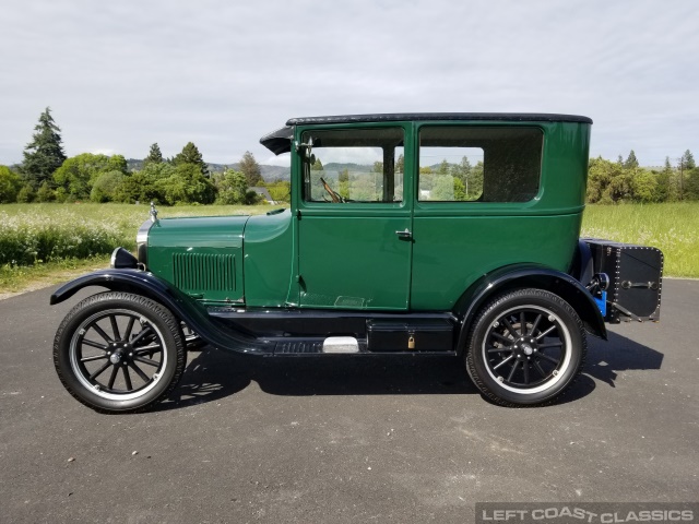 1926-ford-model-t-tudor-007.jpg