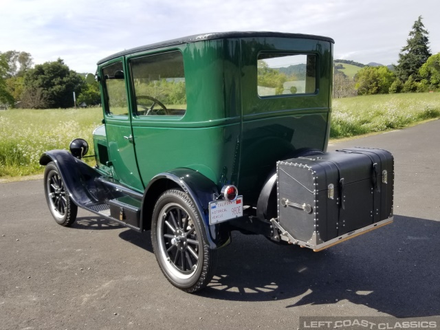 1926-ford-model-t-tudor-011.jpg