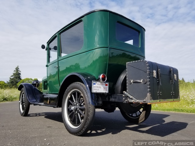 1926-ford-model-t-tudor-013.jpg