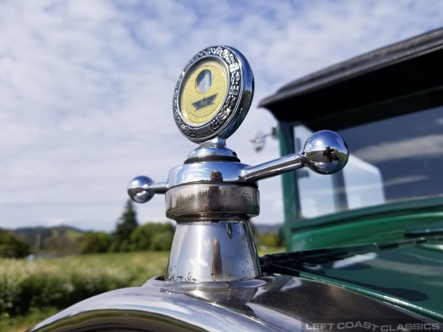 1926-ford-model-t-tudor-023.jpg