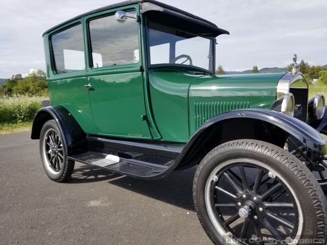 1926-ford-model-t-tudor-040.jpg