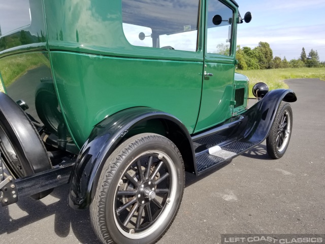 1926-ford-model-t-tudor-045.jpg