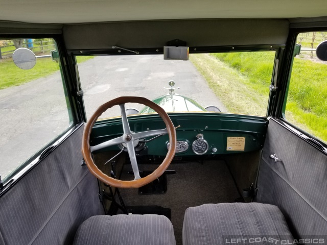 1926-ford-model-t-tudor-079.jpg