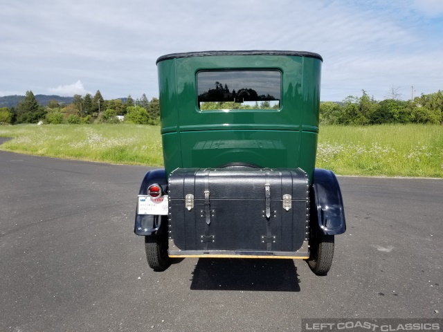 1926-ford-model-t-tudor-129.jpg