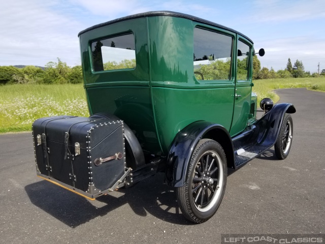 1926-ford-model-t-tudor-130.jpg