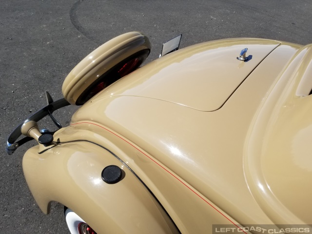 1935-ford-deluxe-5-window-coupe-062.jpg