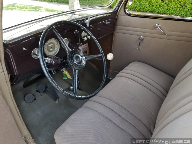 1935-ford-deluxe-5-window-coupe-075.jpg