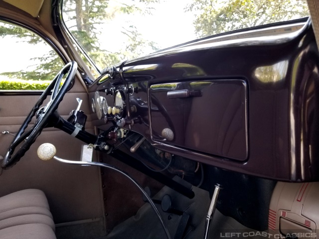 1935-ford-deluxe-5-window-coupe-096.jpg