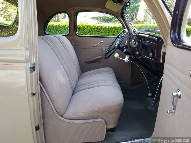 1935-ford-deluxe-5-window-coupe-104.jpg