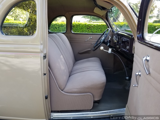 1935-ford-deluxe-5-window-coupe-105.jpg