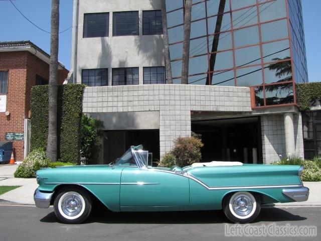 1957-oldsmobile-super88-073.jpg