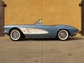 1961-corvette-convertible-013