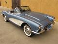 1961-corvette-convertible-030