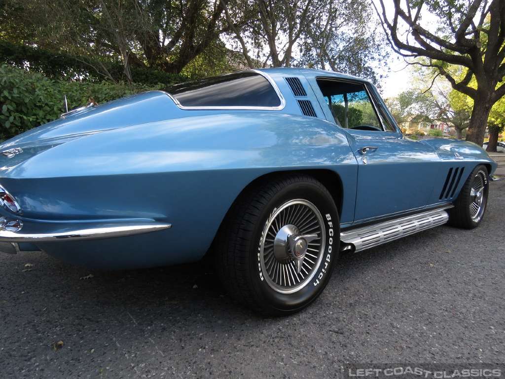 1965-chevy-corvette-c2-055.jpg