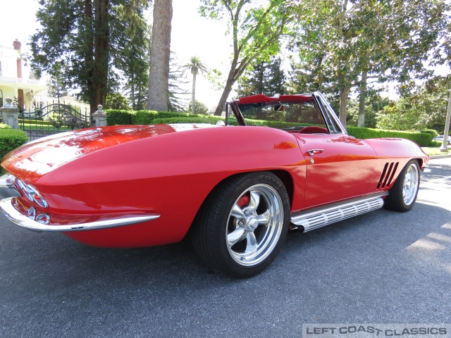 1965-chevrolet-corvette-081.jpg