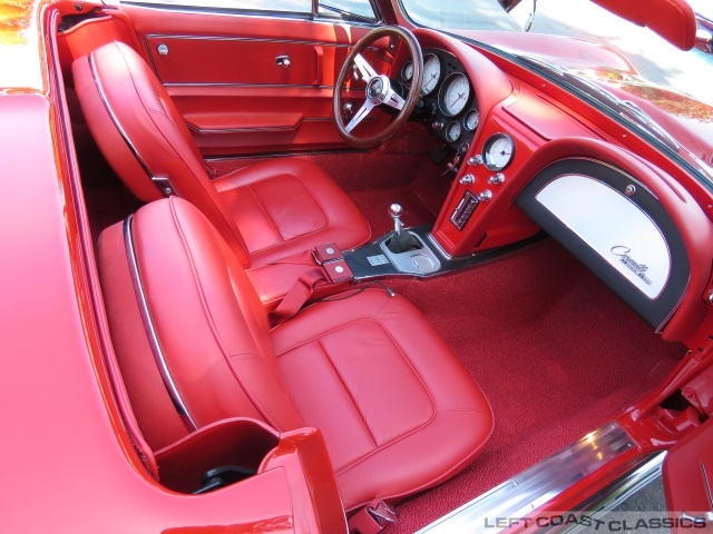 1965-chevrolet-corvette-136.jpg