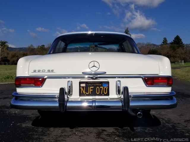 1965-mercedes-benz-220se-017.jpg