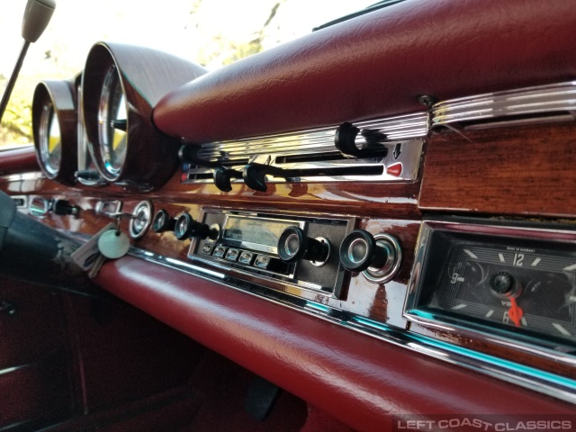 1965-mercedes-benz-220se-132.jpg