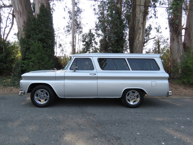 1966-chevrolet-suburban-008.jpg