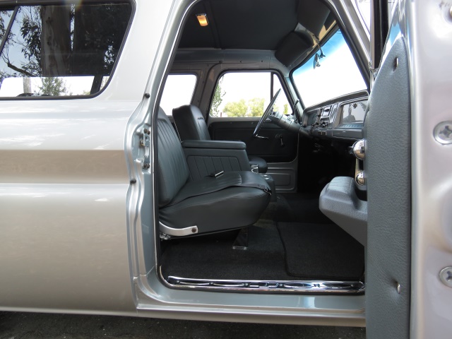 1966-chevrolet-suburban-165.jpg