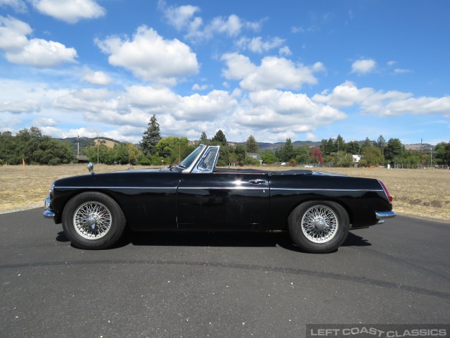 1966-mgb-roadster-012.jpg