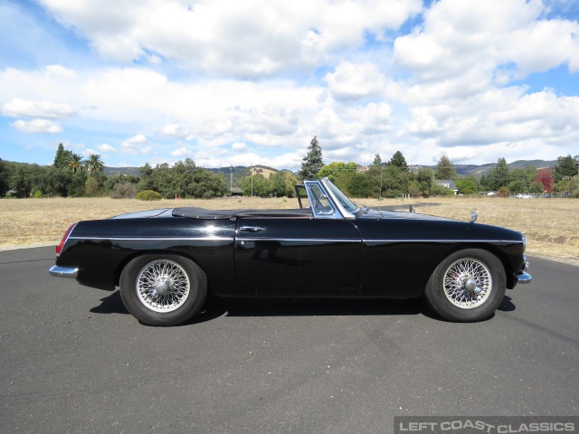 1966-mgb-roadster-036.jpg