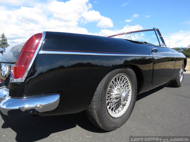 1966-mgb-roadster-075.jpg