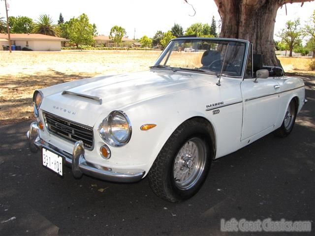 1969-datsun-2000-roadster-002.jpg