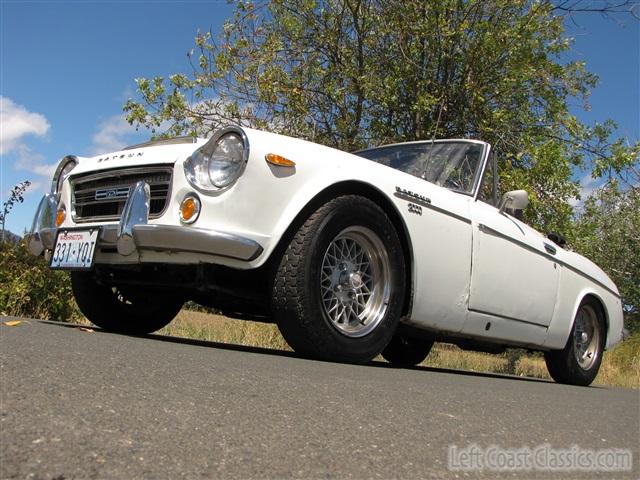 1969-datsun-2000-roadster-004.jpg