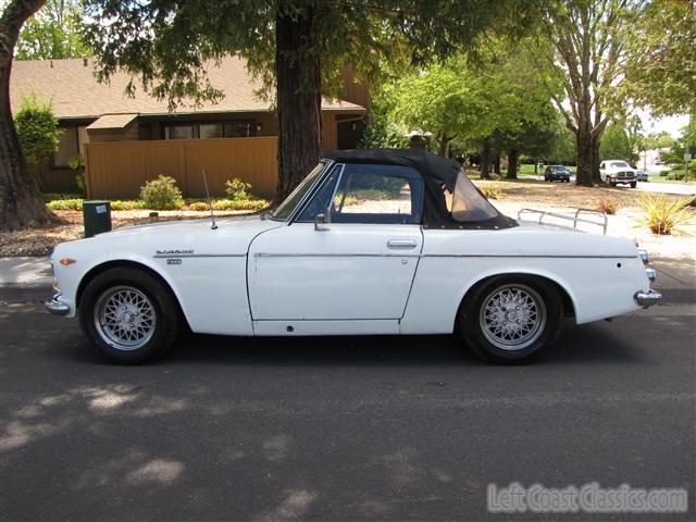 1969-datsun-2000-roadster-008.jpg