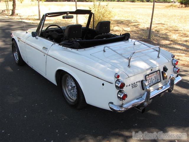 1969-datsun-2000-roadster-010.jpg