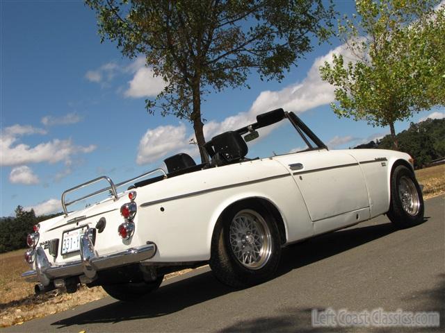 1969-datsun-2000-roadster-014.jpg