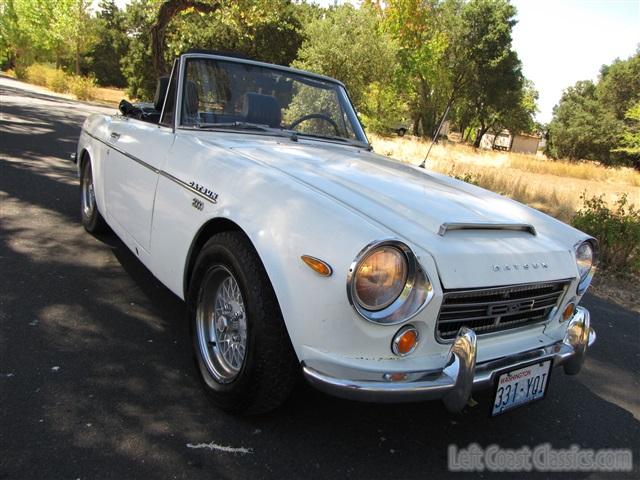 1969-datsun-2000-roadster-021.jpg