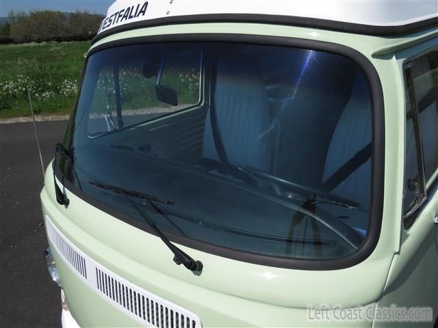 1969-volkswagen-westfalia-camper-046.jpg