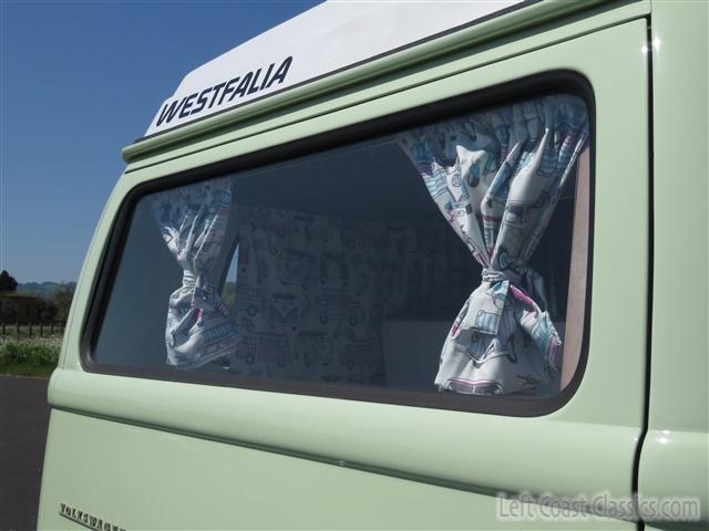 1969-volkswagen-westfalia-camper-048.jpg