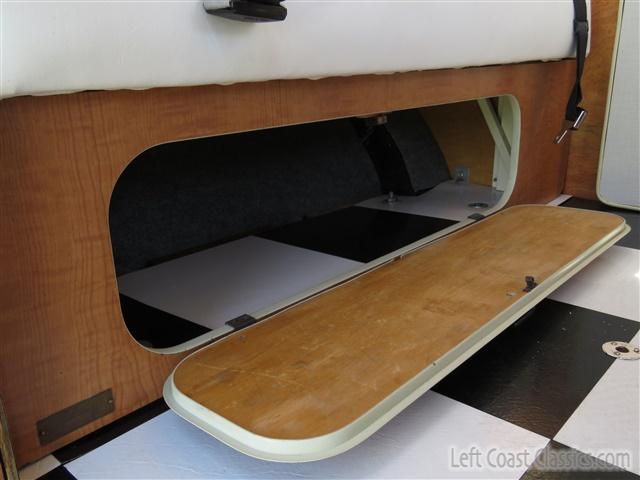 1969-volkswagen-westfalia-camper-131.jpg