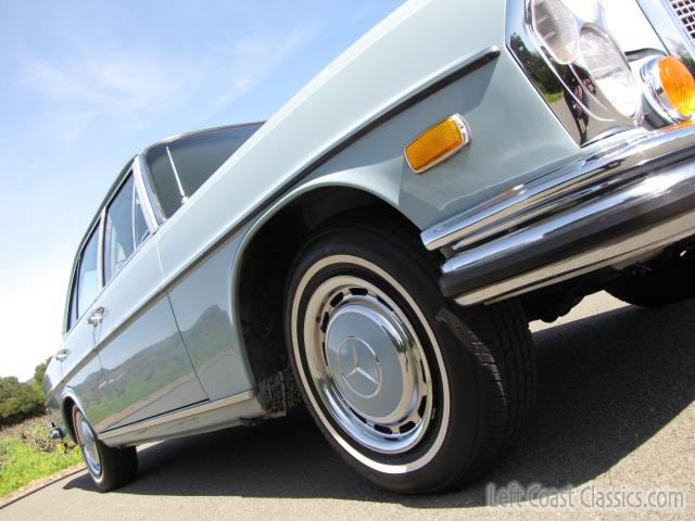 1970-mercedes-280s-1990.jpg