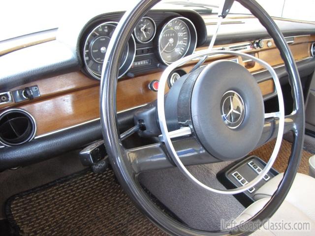 1970-mercedes-280s-2058.jpg