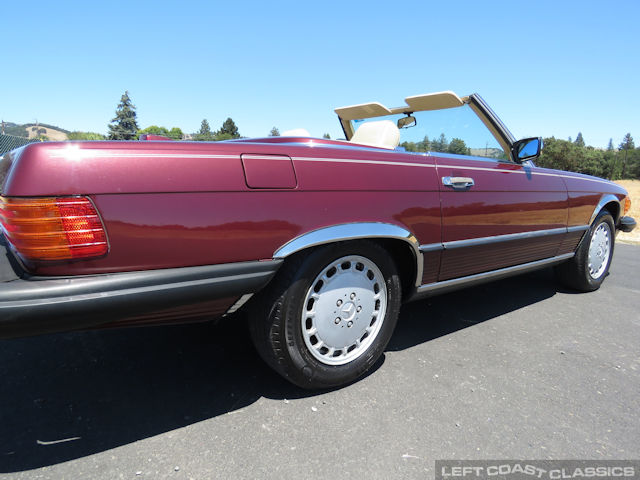 1987-mercedes-benz-560sl-070.jpg