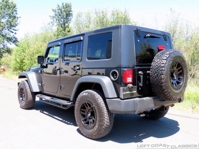 2009-jeep-wrangler-rubicon-010.jpg