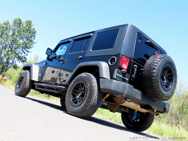 2009-jeep-wrangler-rubicon-011.jpg