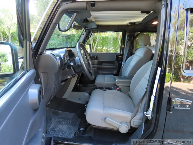 2009-jeep-wrangler-rubicon-068.jpg