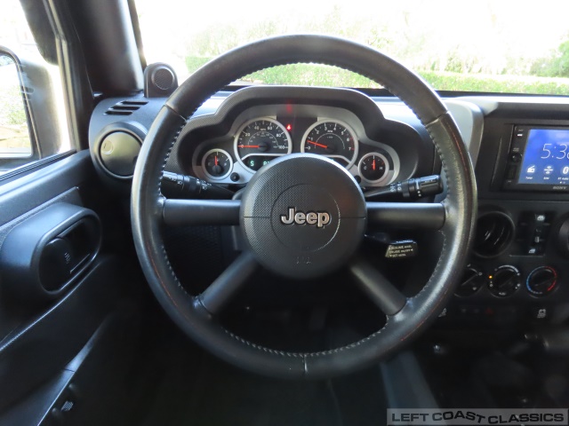 2009-jeep-wrangler-rubicon-073.jpg