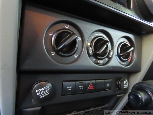 2009-jeep-wrangler-rubicon-080.jpg