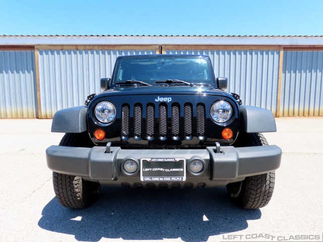 2009-jeep-wrangler-rubicon-140.jpg