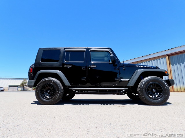 2009-jeep-wrangler-rubicon-146.jpg