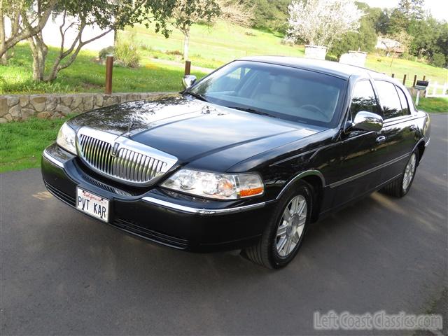 2009-lincoln-towncar-l-009.jpg