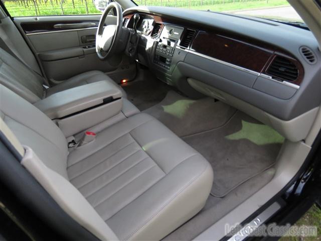 2009-lincoln-towncar-l-122.jpg